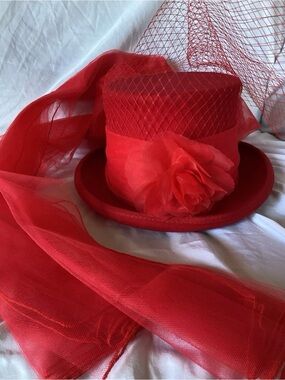 VICTORIAN TRADING CO. Red Top Hat, HANDMADE  Netting Bow Romantic 100% WOOL 58cm